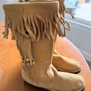 Minnetonka Tan Fringe Moccasin western cowgirl Boots Sz 8 women’s